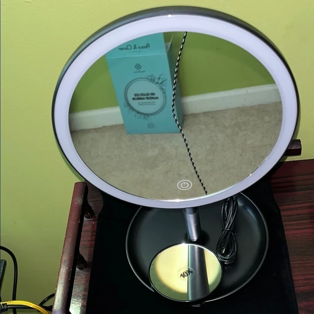 🆕 Peace & Clover HD Glass LED Makeup Mirror
